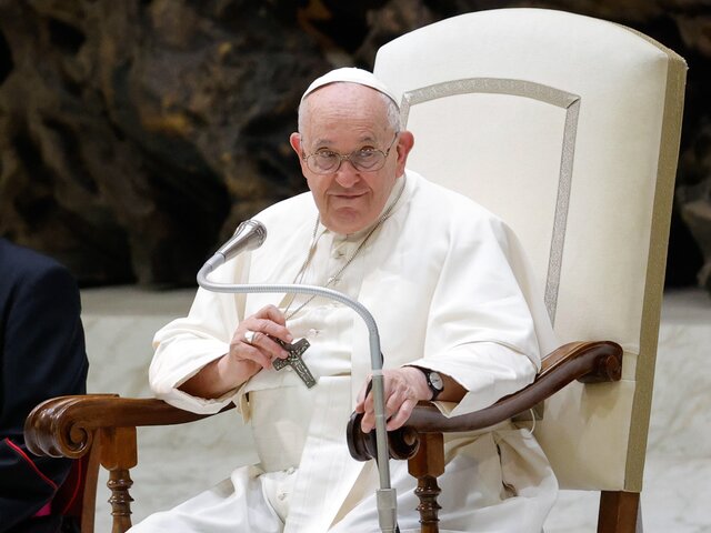 Папа Римский призвал к сокращению военных расходов в пользу увеличения гуманитарной помощи