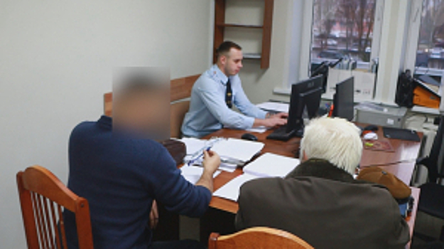 В Брянске полиция вычислила троих курьеров и дроппера, причастных к обману 84-летнего пенсионера