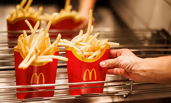 Чистая прибыль McDonald's рухнула на 39%