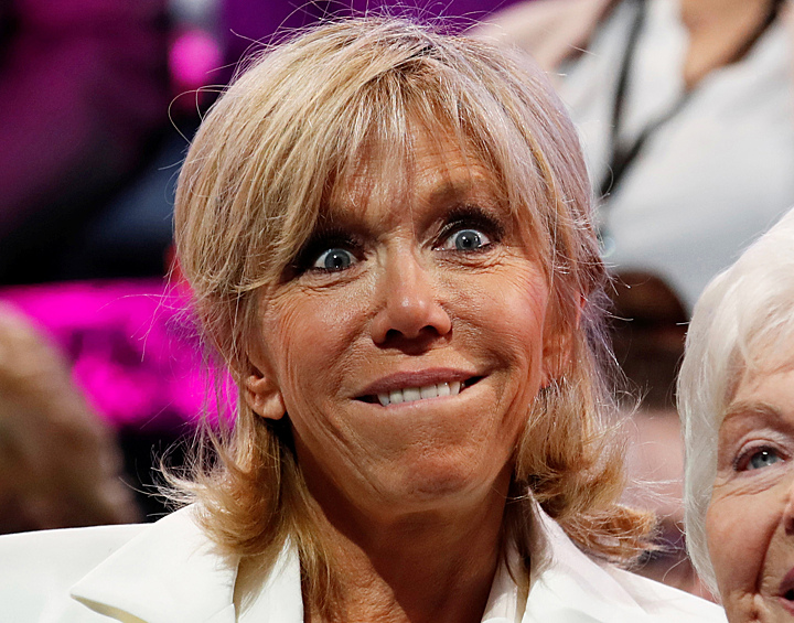 Эммануэль Макрон одержал победу на выборах, а значит, у французов не только появился новый президент, но и первая леди. 39-лентий Макрон женат на 64-летней Бриджит Тронье, которая была его школьной учительницей. Супруги Макрон познакомилась, когда Эммануэлю было 15 лет. Новая первая леди Франции - в нашей фотогалерее