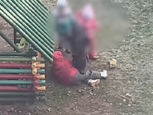 Ногами в живот: детсадовцы избили девочку перед педагогом