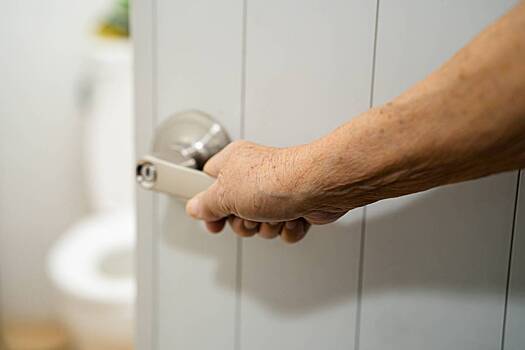 В Китае инженера с геморроем уволили из-за частых походов в туалет