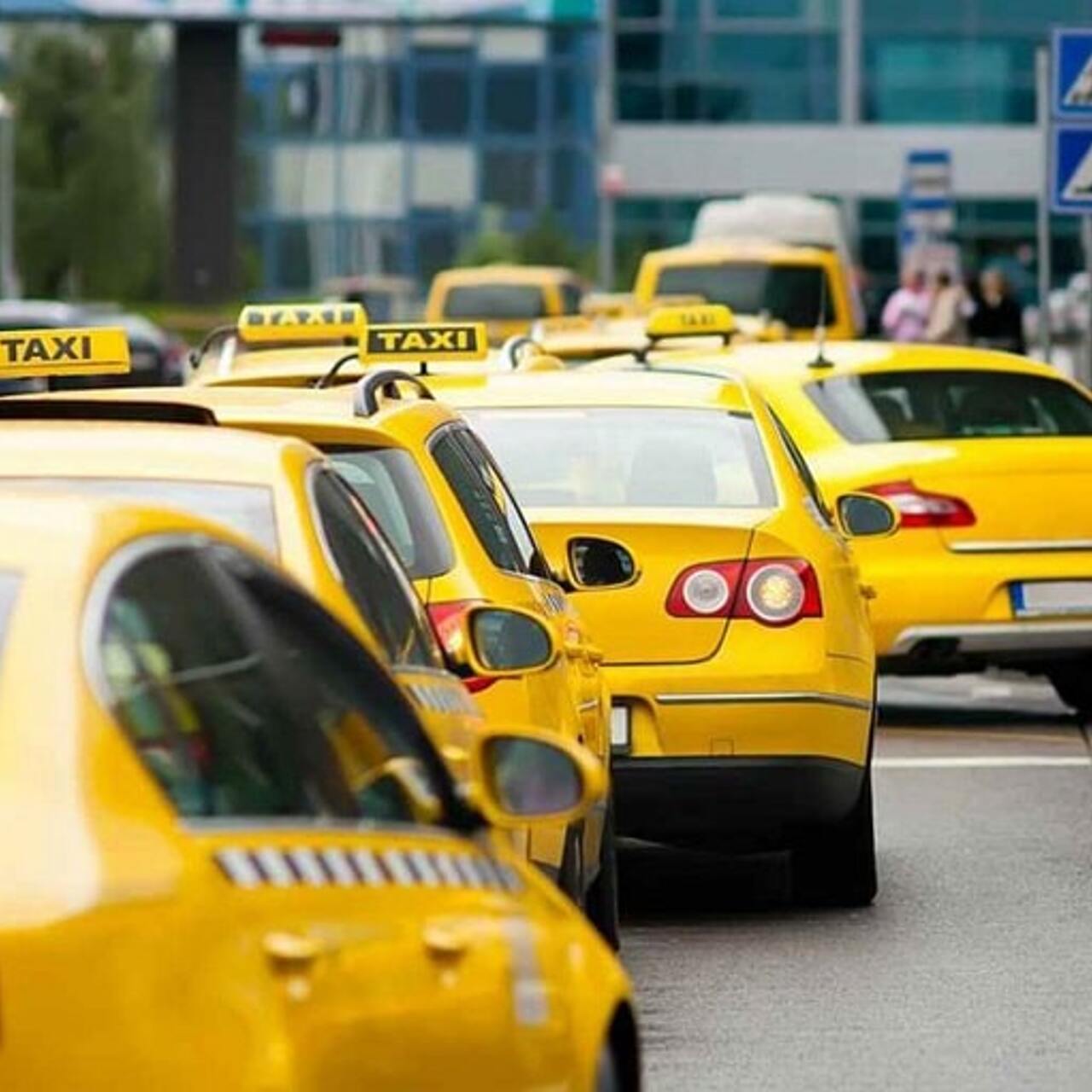 Желтое такси нью йорк. Машина "такси". Что означает желтое такси. Агрегаторы такси. Такси картинки.
