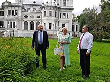 Глава управы Виктор Коль посетил усадьбу "Грачёвка"