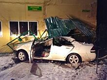 В Кондинском районе иномарка врезалась в котельную. Погиб человек