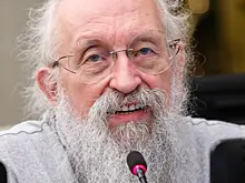 Депутат Вассерман поддержал сокращение изучения иностранного языка в школах