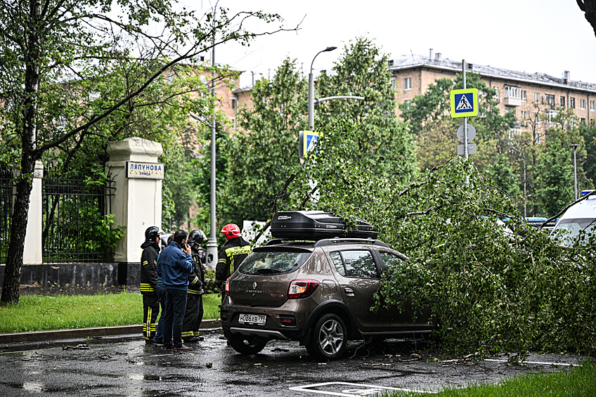 Последствия сильного дождя в Москве