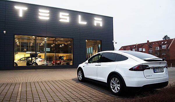 Tesla отзывает более 40 000 автомобилей