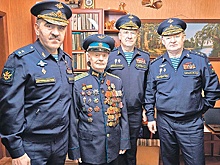 Евкуров поздравил ветерана Войны с 96-летием и вручил ему награду «За заслуги перед Отечеством»