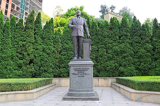 В Киеве начали защищать азербайджанские памятники