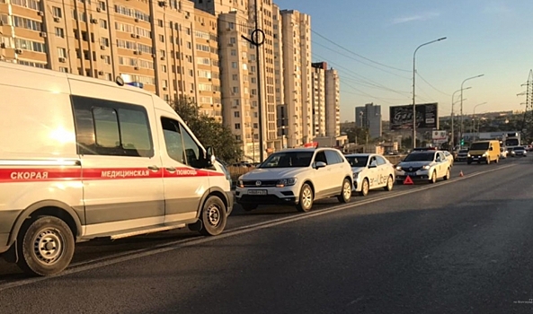 В ДТП на севере Волгограда мужчина получил травму позвоночника
