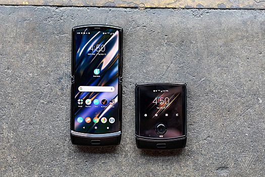 В сеть утекло первое "живое" фото раскладного Moto Razr 2020