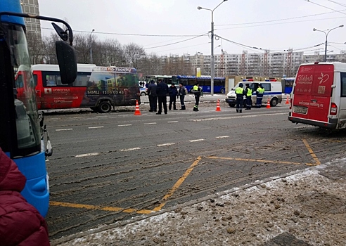Автобус и маршрутка столкнулись в Москве