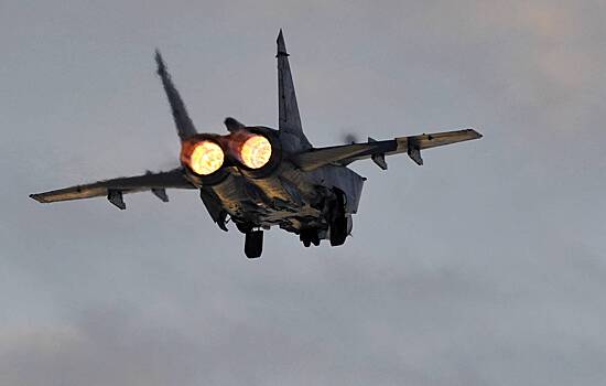 МиГ-31 в Сибири перехватили самолеты "противника"