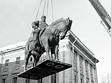 Стоит комод, на комоде – бегемот. Самый нелепый памятник империи