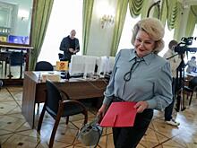 Депутат Госдумы Нина Останина: «Женщины в России зарабатывают на 20 % меньше мужчин»