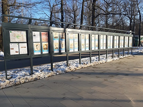 На Лианозовском променаде открылась выставка в честь юных защитников Отечества