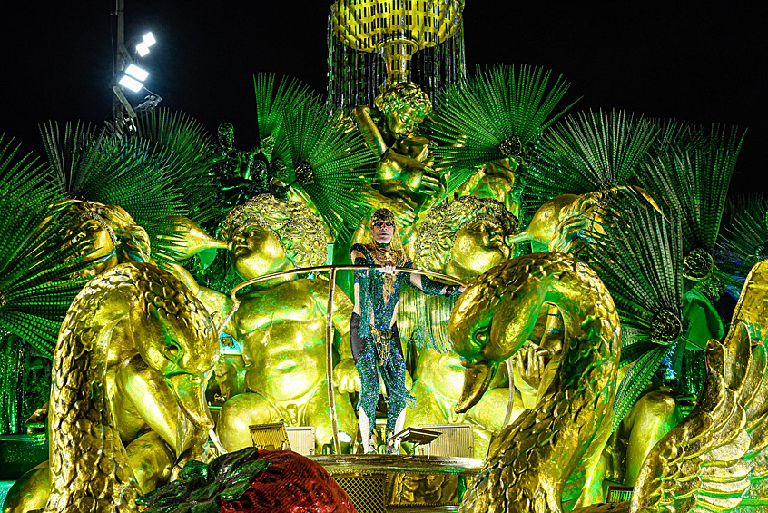 Ежегодный карнавал в Рио-Де-Жанейро