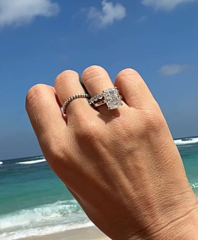 Айза-Лилуна Ай впервые показала помолвочное кольцо с крупным камнем: «Ущипните меня!»