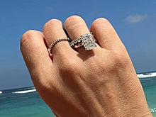 Айза-Лилуна Ай впервые показала помолвочное кольцо с крупным камнем: «Ущипните меня!»