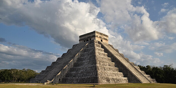 Женщина станцевала на священной пирамиде майя и вызвала гнев туристов