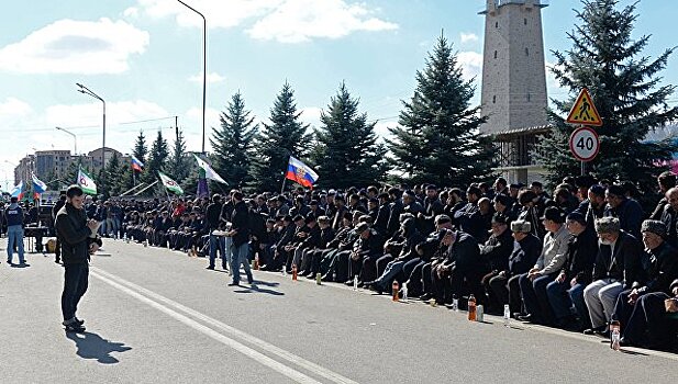 Митингующие в Магасе призвали Евкурова отозвать подпись под соглашением