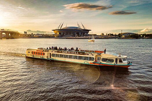 Новый маршрут водного транспорта связал центр Петербурга и Крестовский остров