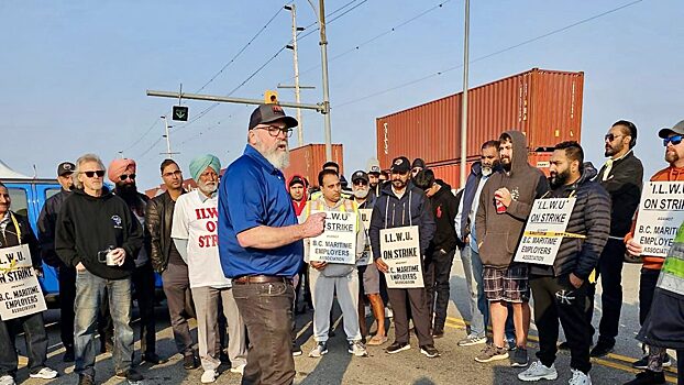 Канадские шахтеры останавливают работу из-за забастовки докеров