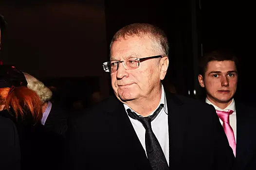 Смяло переднюю часть и бок: Mercedes-Maybach Жириновского дважды попал в ДТП с начала осени