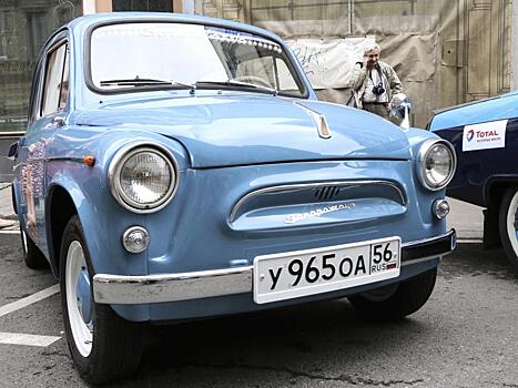 Ралли советских автомобилей в центре Москвы: фоторепортаж