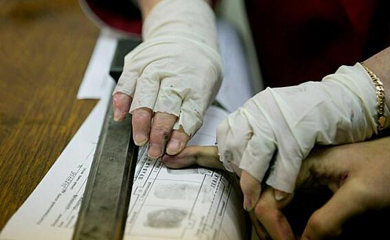 Миграционный коллапс в Екатеринбурге: Десятки людей взяли штурмом центр ради дактилоскопии