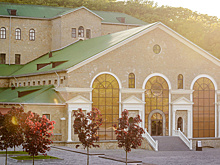 Суд обязал «Центр винного туризма «Абрау-Дюрсо» выплатить мужчине компенсацию за травму ноги на экскурсии