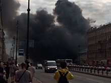 В Санкт-Петербурге полыхает пожар в жилом доме на Лиговском проспекте