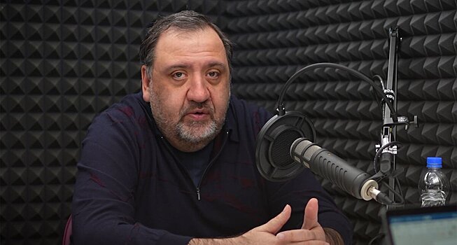 Ютуб-шоу с участием жен Карпина, Тикнизяна, Аланы Мамаевой и девушки Сафонова продюсирует Гурцкая. В нем «футболист расскажет всю правду о жизненном выборе и его последствиях»