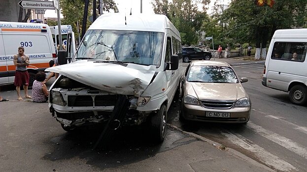 Лихач в Кишиневе дважды чуть не довел дело до аварии