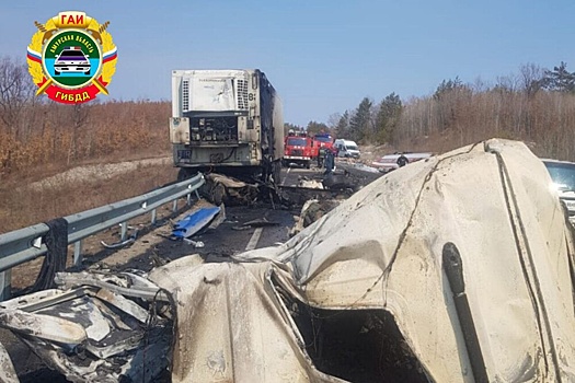 В Приамурье произошло три столкновения большегрузов за три часа