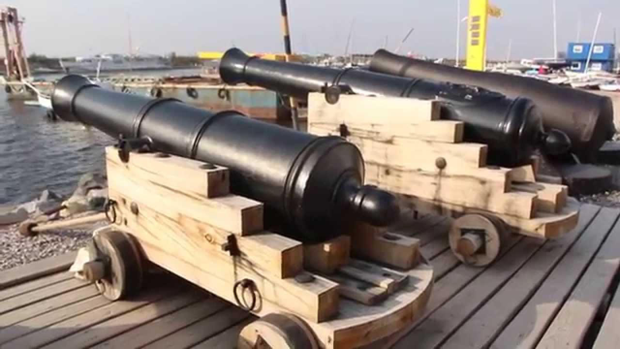 Историческая верфь Полтава пушки