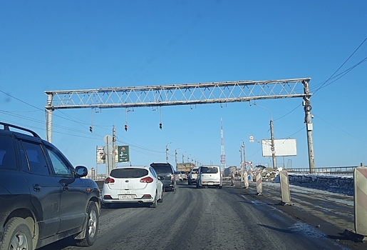 На мосту у Телецентра в Омске расширяют тротуар