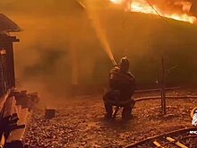 Крупный пожар произошел в мебельном цехе в Дагестане