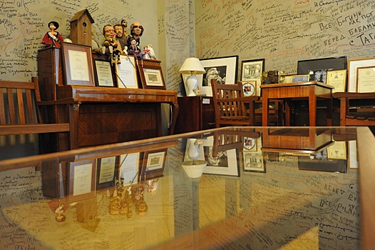 Москвичей приглашают посмотреть на кабинеты российских писателей в районе