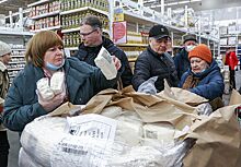 Не больше десяти в одни руки. Российские магазины вводят лимиты на отпуск продуктов