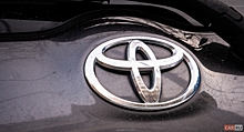 Дилеры привезли в Россию трехрядный Toyota Sequoia за 14.5 млн рублей