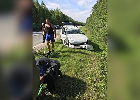 «Закрутило на ровном месте»: на Серовском тракте Priora улетела в кювет и встала на крышу