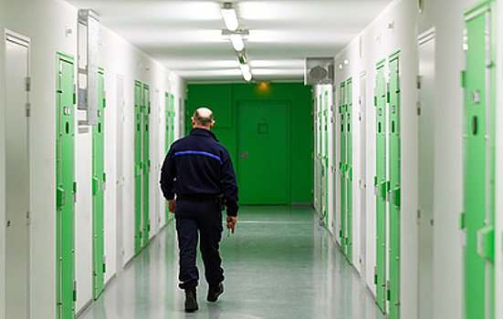 Французские тюрьмы переполнены. Как власти пытаются решить проблему