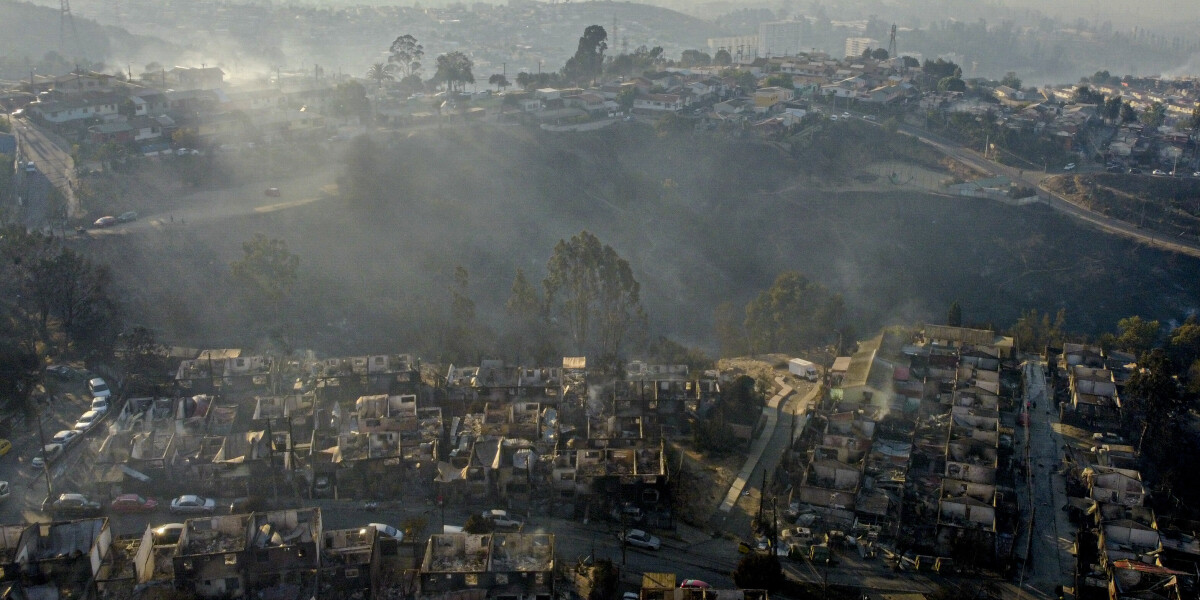 Президент Чили сообщил о 64 погибших при лесных пожарах