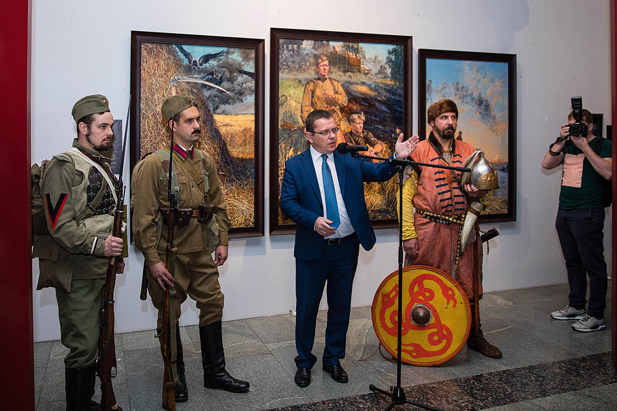 Художник показал образы русских героев