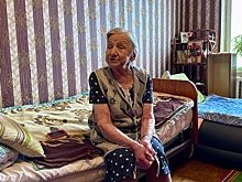 Ветеран труда мечтает, чтобы с потолка ее квартиры перестал идти дождь