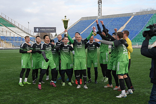 Олимпийский чемпион наградил победителей Кубка Самарской области по футболу