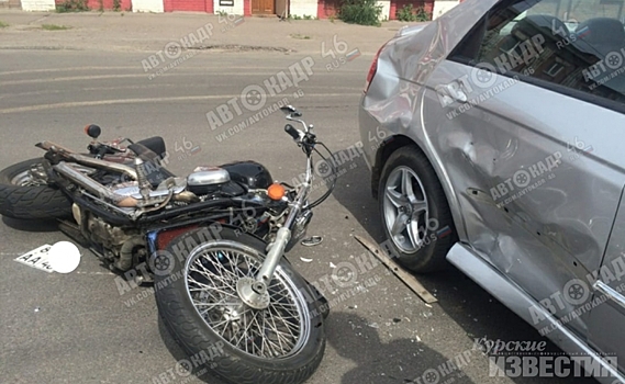 В Курске на улицах Сонина и Невского в аварии попали мотоциклисты