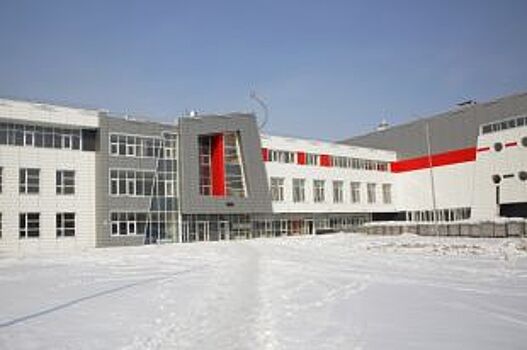 В иркутском поселке Молодежный за полгода построили школу с двумя бассейнами и планетарием
